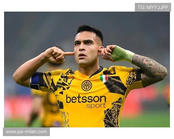 劳塔罗背身护球的稳定性让国际米兰前线推进更流畅 劳塔罗背身护球的稳定性让国际米兰前线推进更流畅